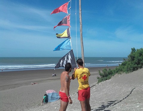 En este momento estás viendo Día Nacional del Guardavida – Todas las banderas recuerdan su importante tarea