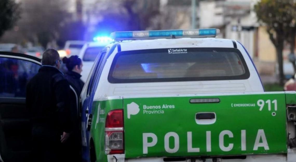 En este momento estás viendo Policía asaltada y herida; accidente de menor aplastada por camioneta, escruches varios