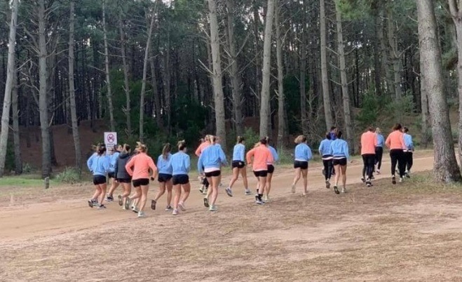 En este momento estás viendo Las Leonas en Pinamar – ¿Qué es un entrenamiento burbuja? – Javier Tumas
