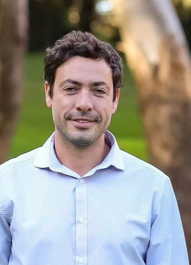 Lee más sobre el artículo ” NO SON MÁS DE 50 PERSONAS, LA MUNICIPALIDAD ESTÁ FUNCIONANDO”